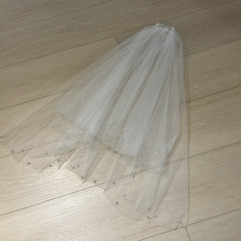 2 Tier Short Sparkly Bead Veil With Comb